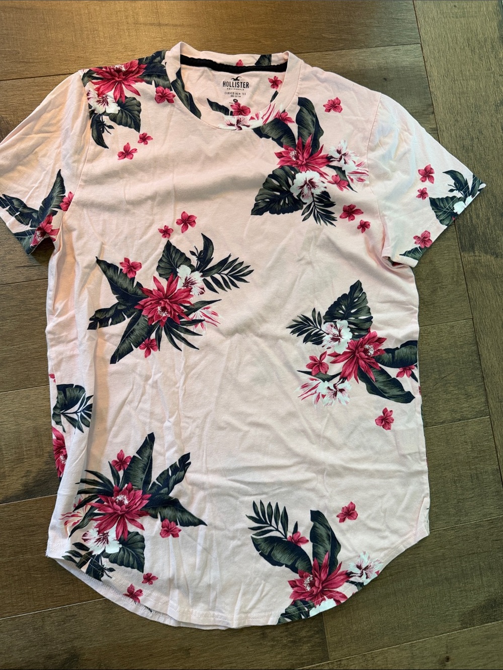 🎉Hollister Pink Floral Short Sleeve Tee